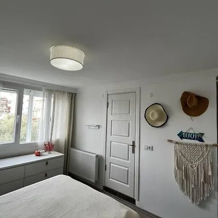 Short Walking Distance To The Famous Ladies Beach Holiday home *